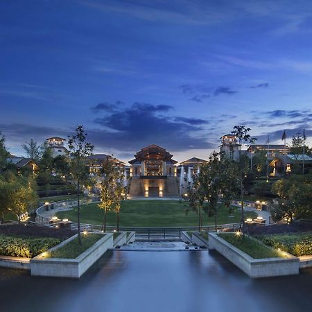 Hilton Wuhan Optics Valley Esterno foto