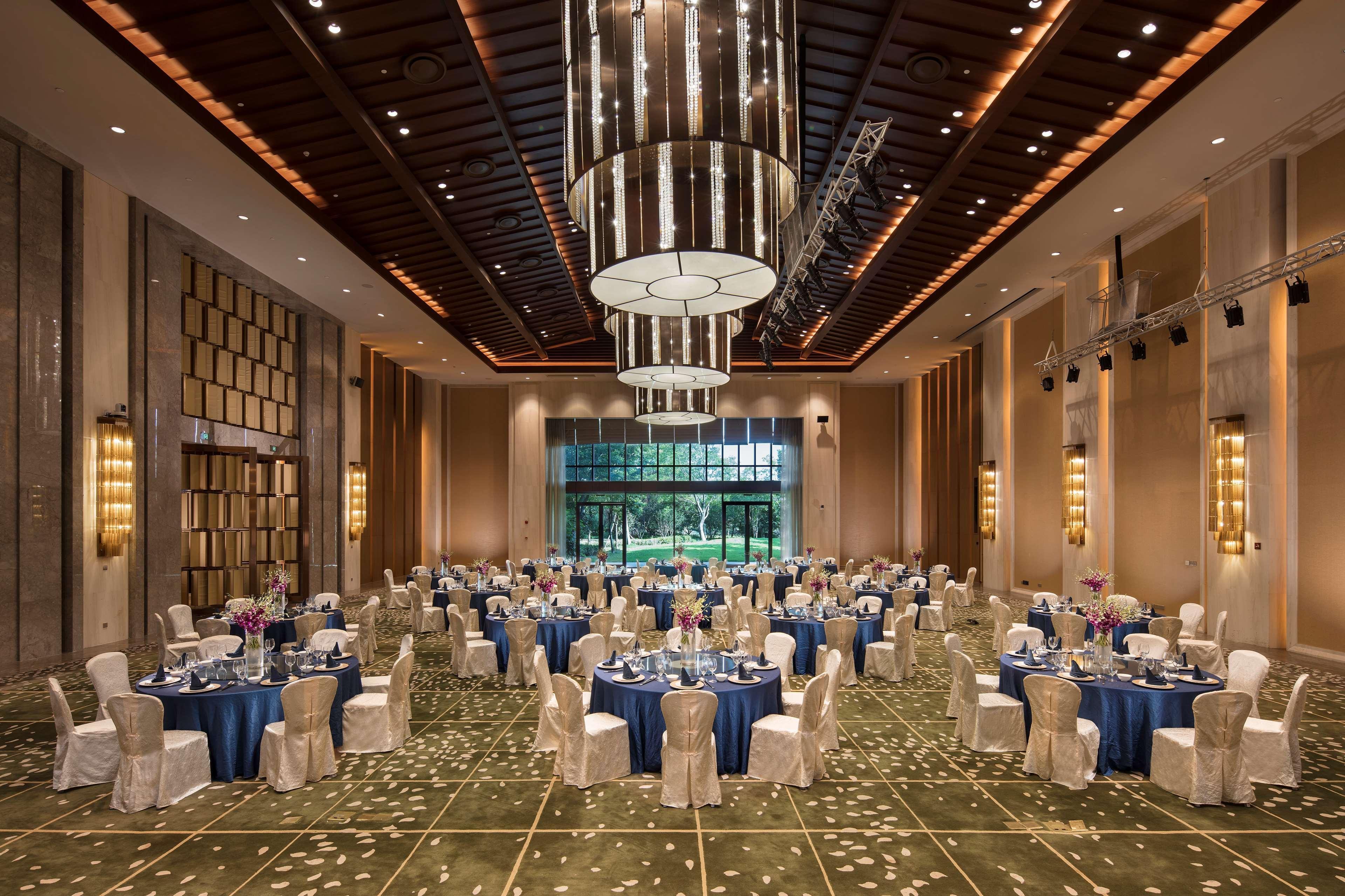 Hilton Wuhan Optics Valley Esterno foto