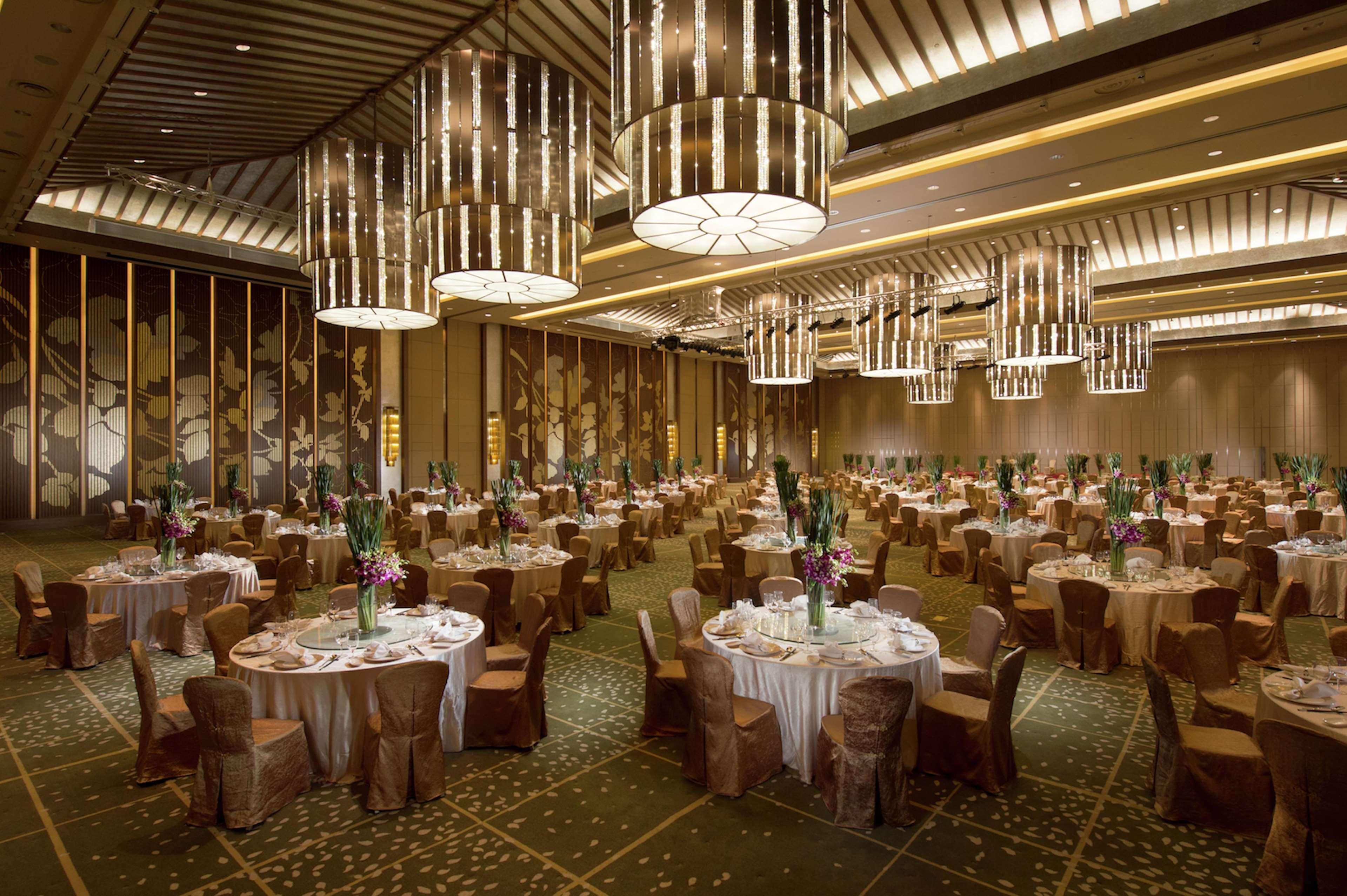 Hilton Wuhan Optics Valley Esterno foto