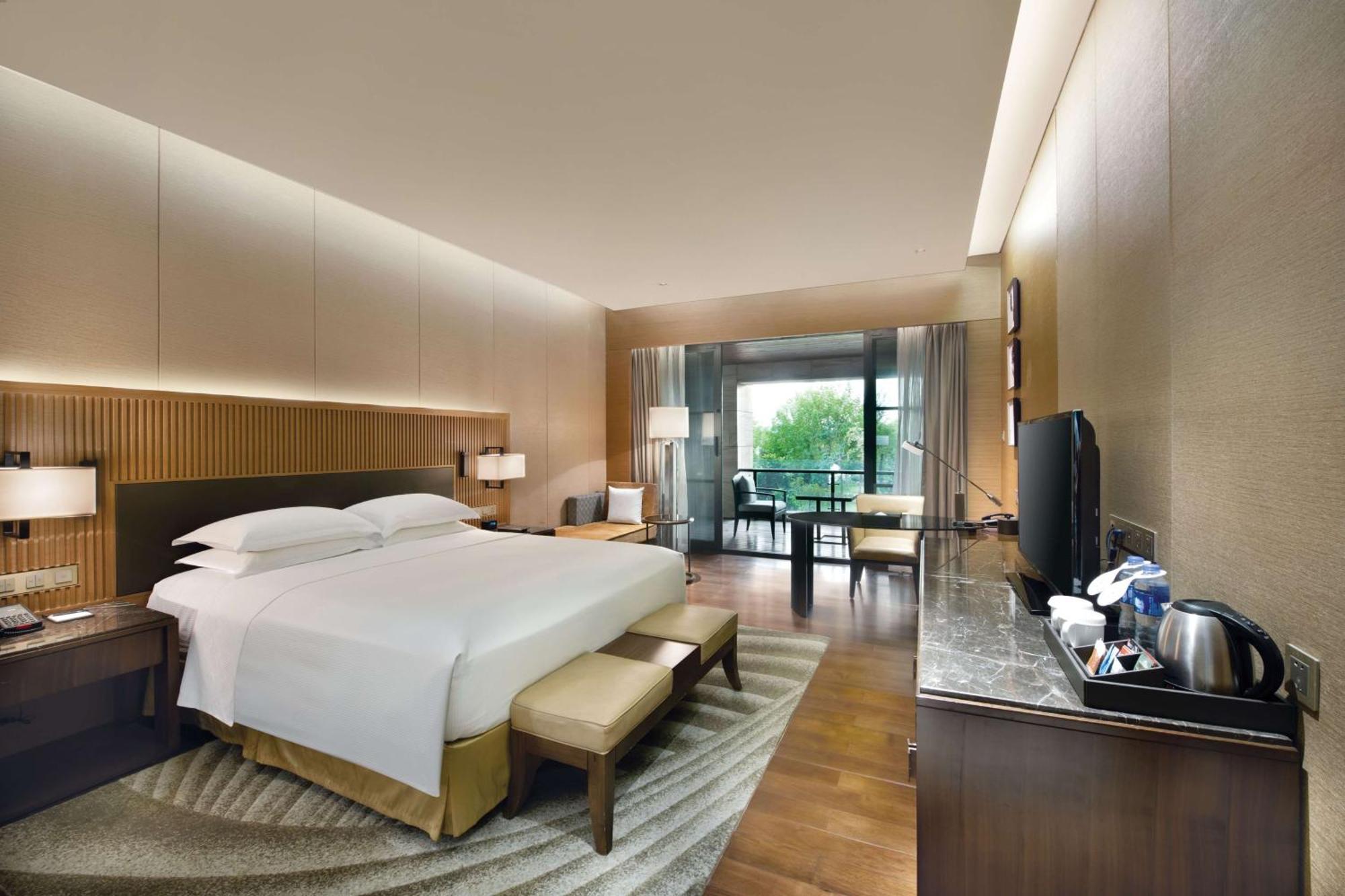 Hilton Wuhan Optics Valley Esterno foto