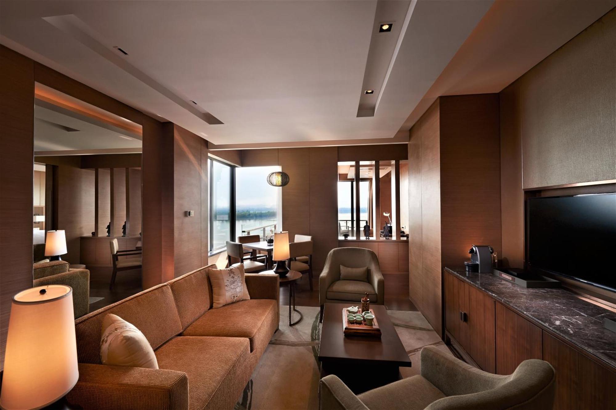 Hilton Wuhan Optics Valley Esterno foto