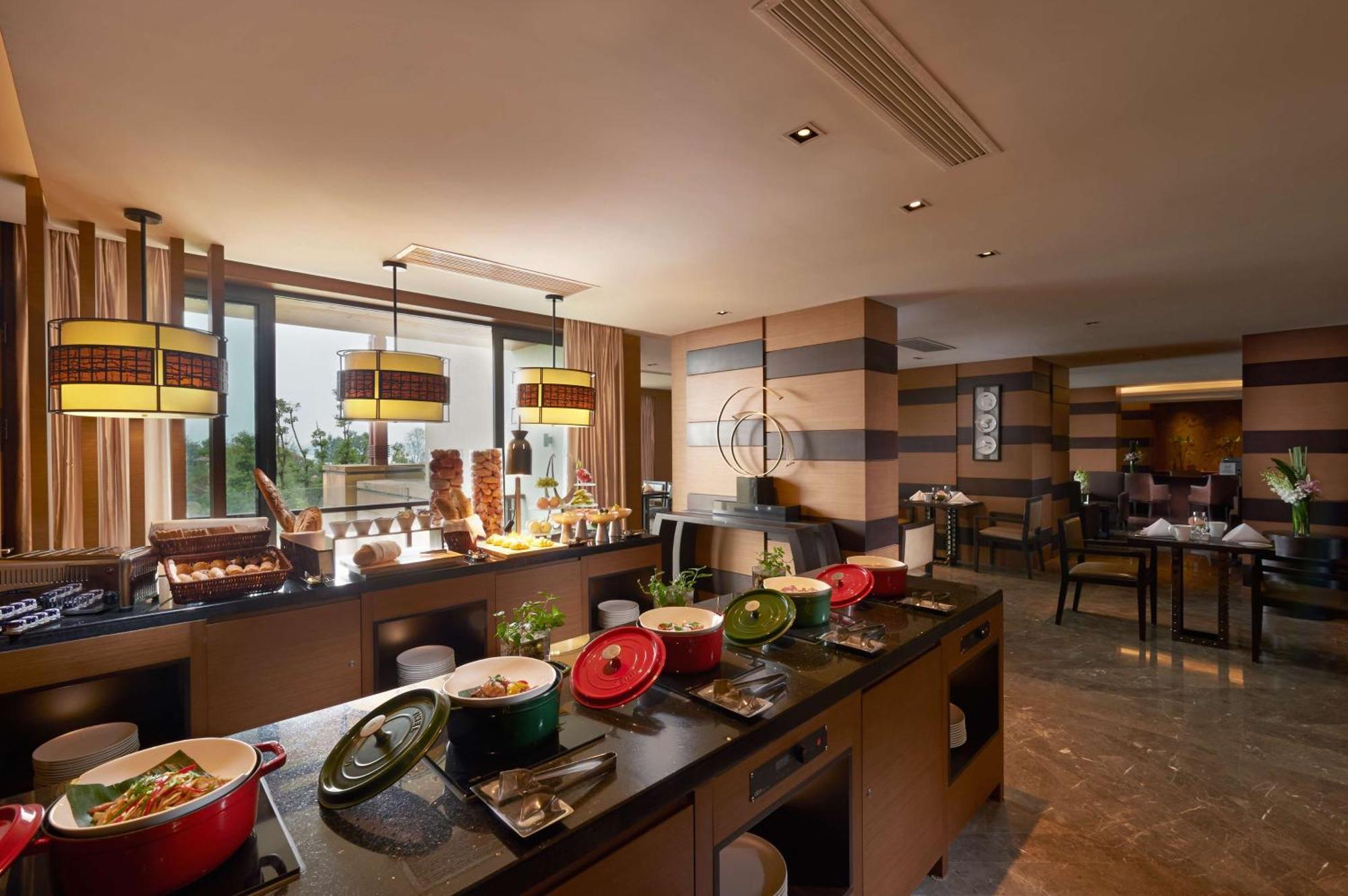 Hilton Wuhan Optics Valley Esterno foto