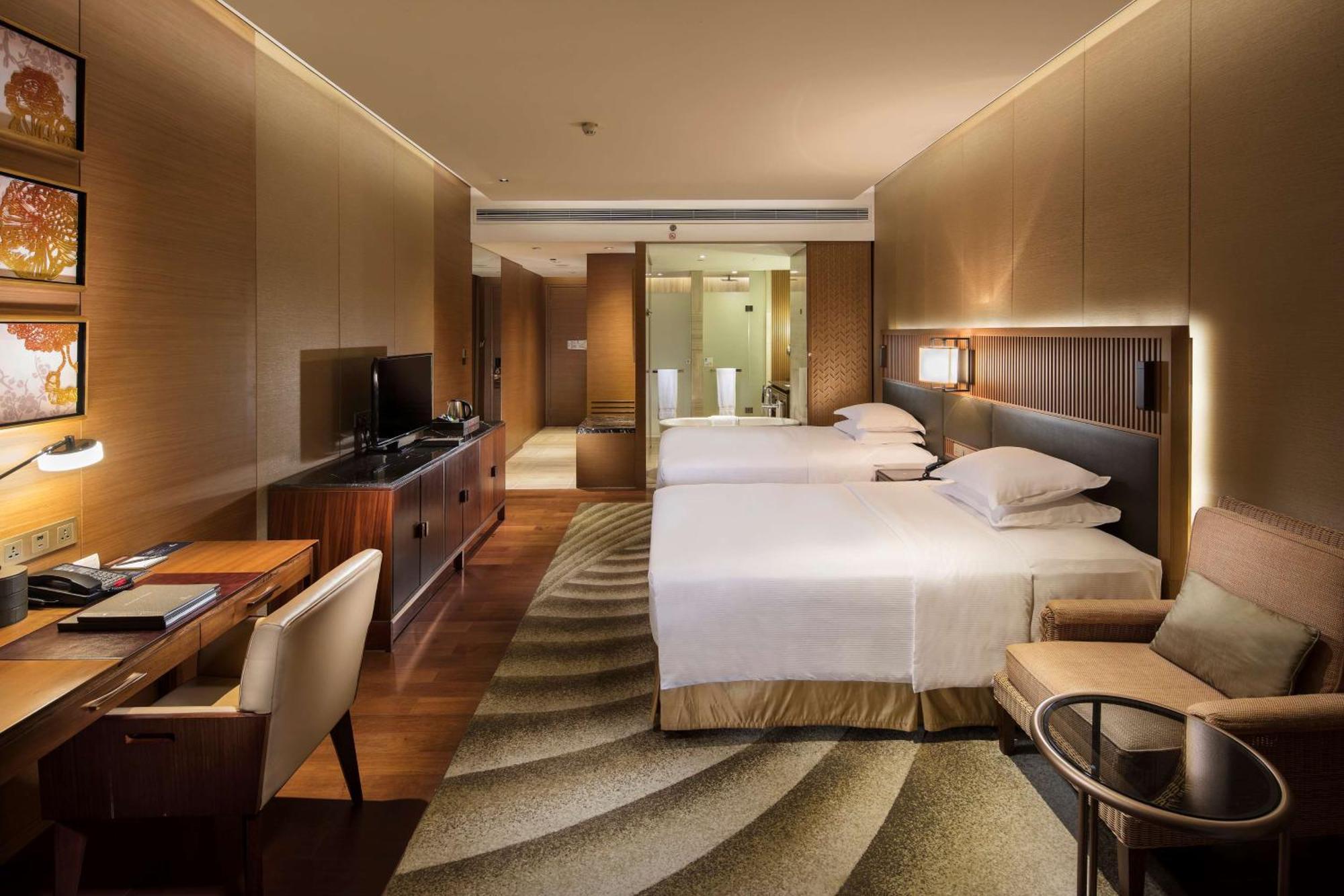 Hilton Wuhan Optics Valley Esterno foto