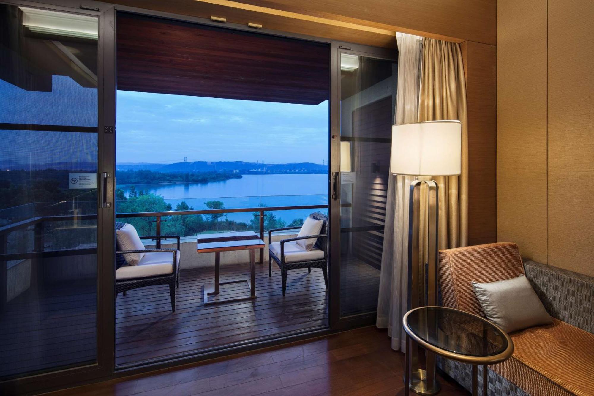 Hilton Wuhan Optics Valley Esterno foto