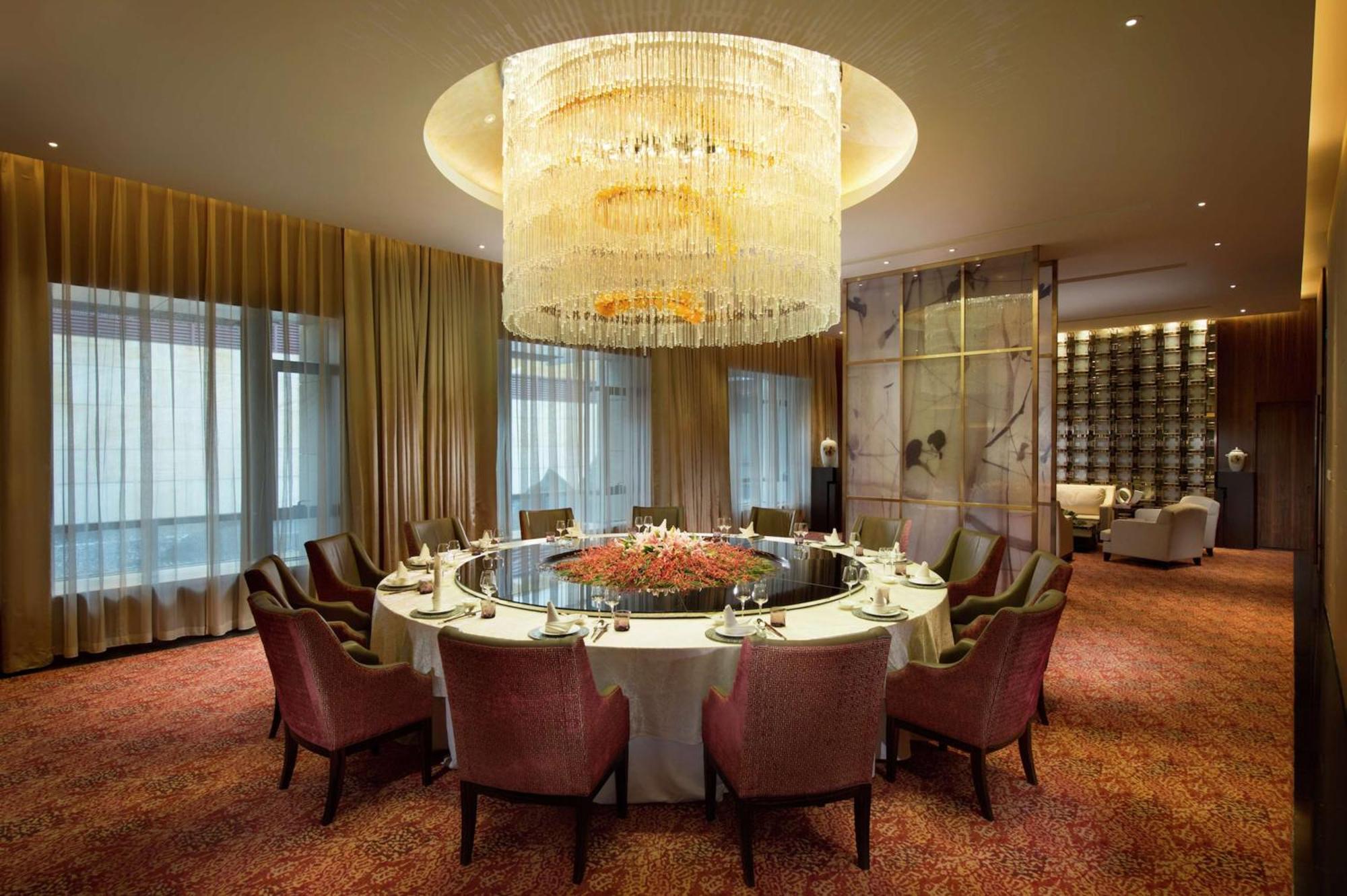 Hilton Wuhan Optics Valley Esterno foto