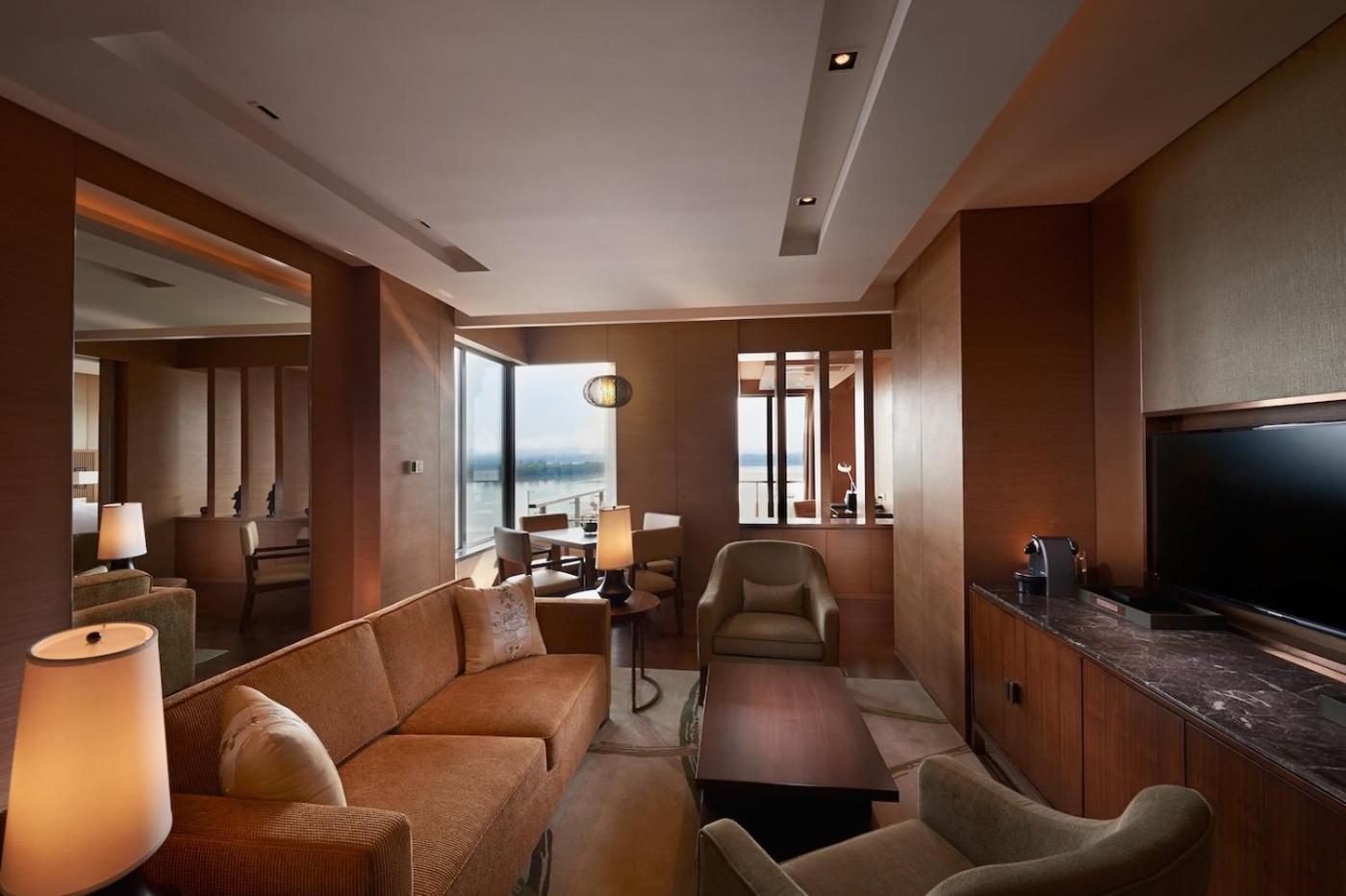 Hilton Wuhan Optics Valley Esterno foto